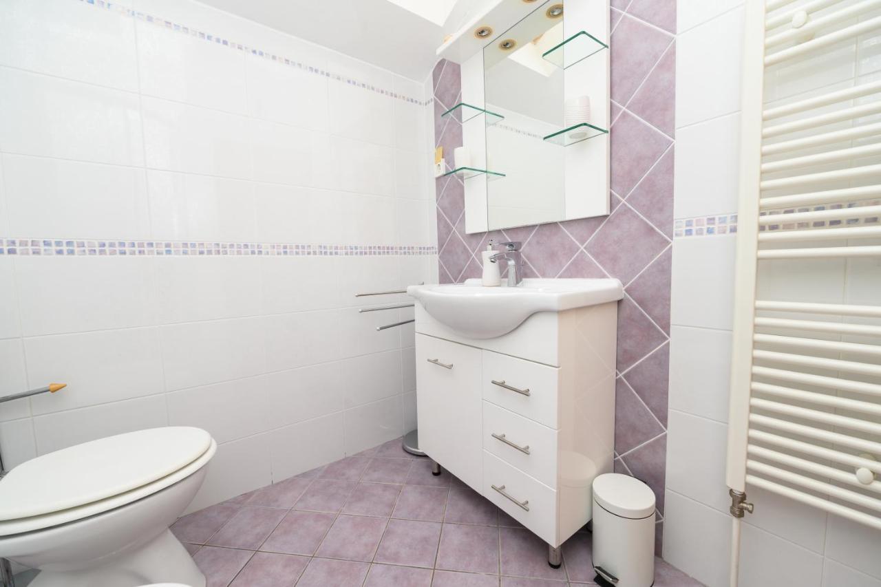 Apartmani Loreta Mali Lošinj Exteriör bild