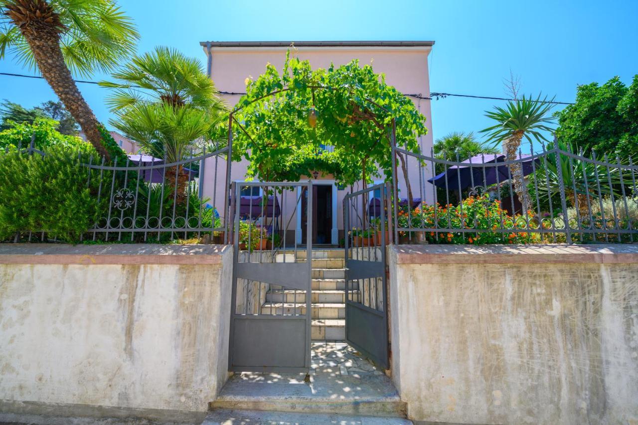 Apartmani Loreta Mali Lošinj Exteriör bild