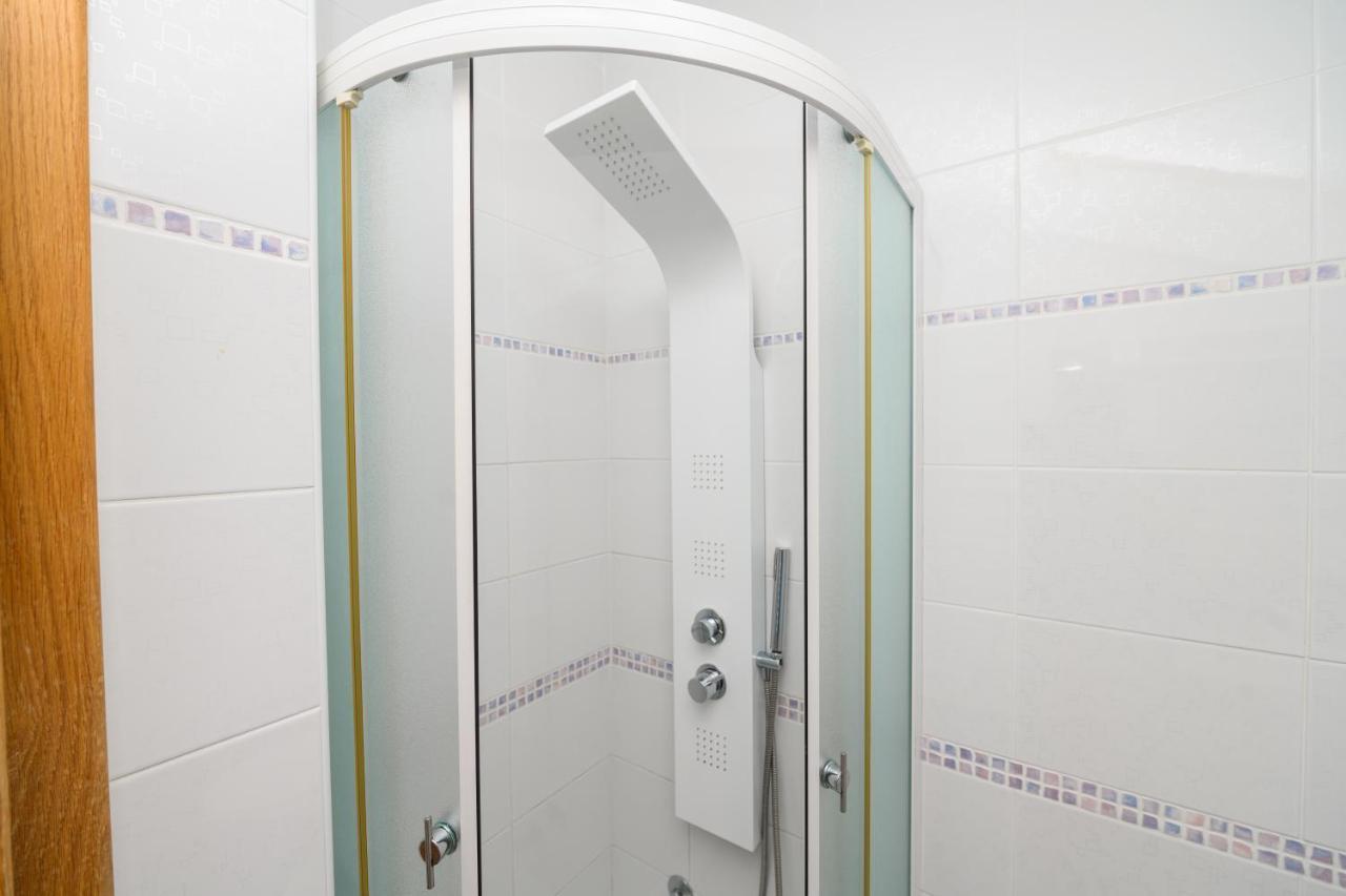 Apartmani Loreta Mali Lošinj Exteriör bild