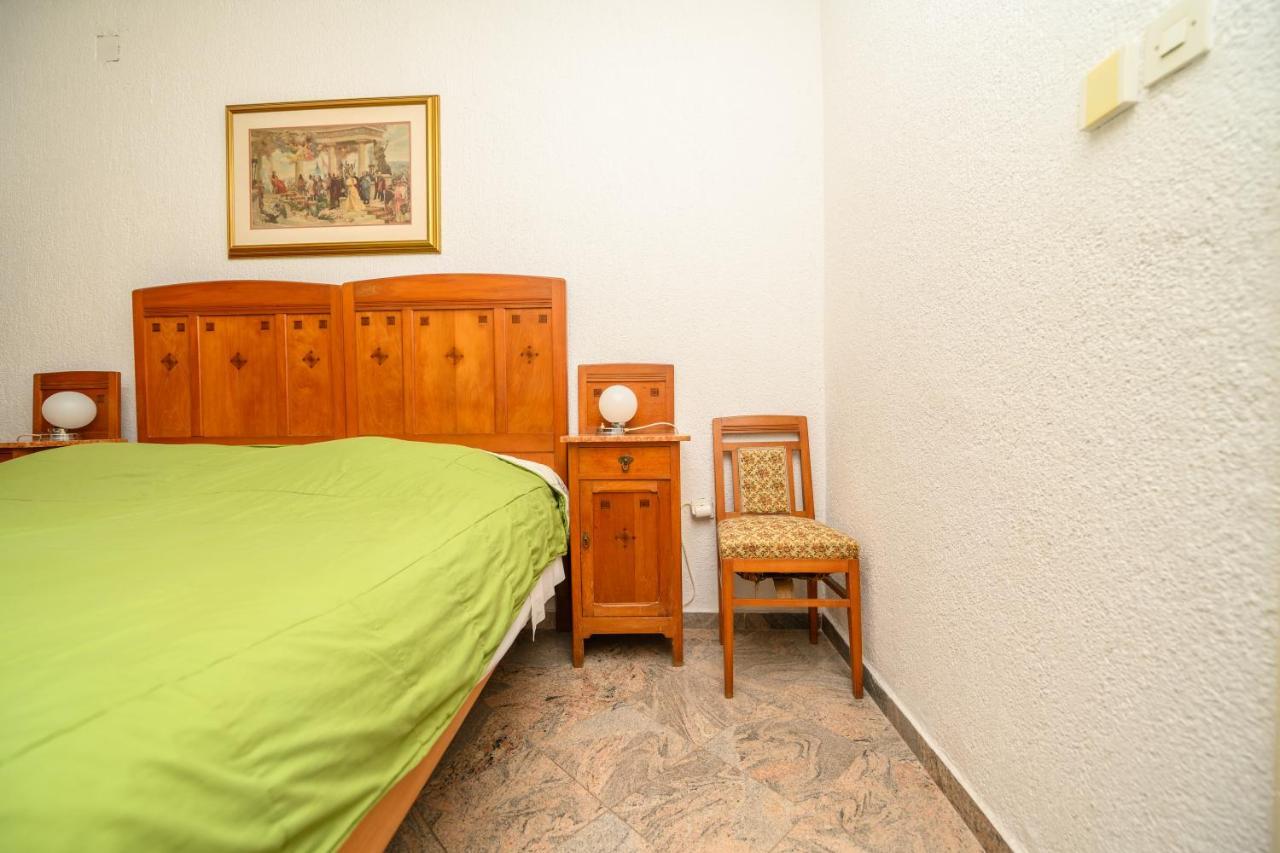 Apartmani Loreta Mali Lošinj Exteriör bild