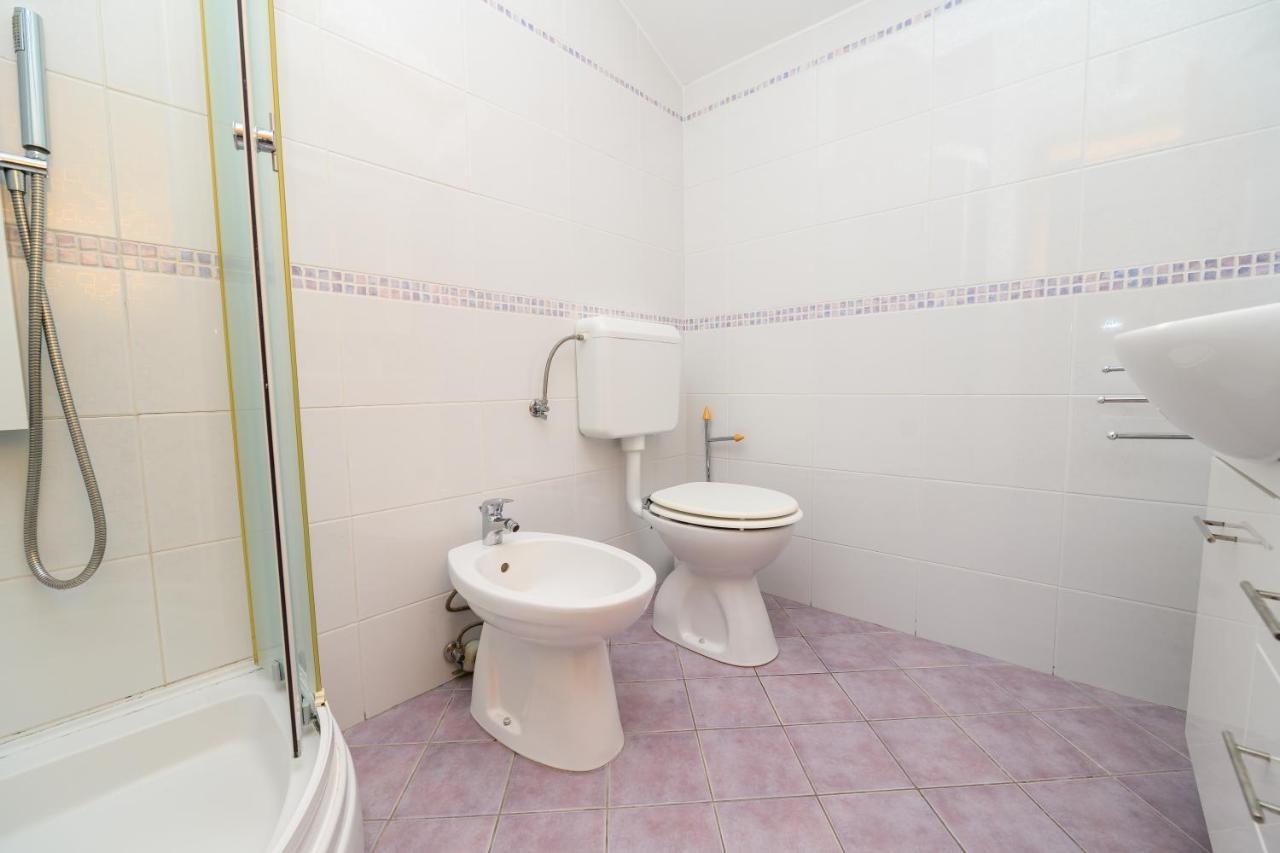 Apartmani Loreta Mali Lošinj Exteriör bild