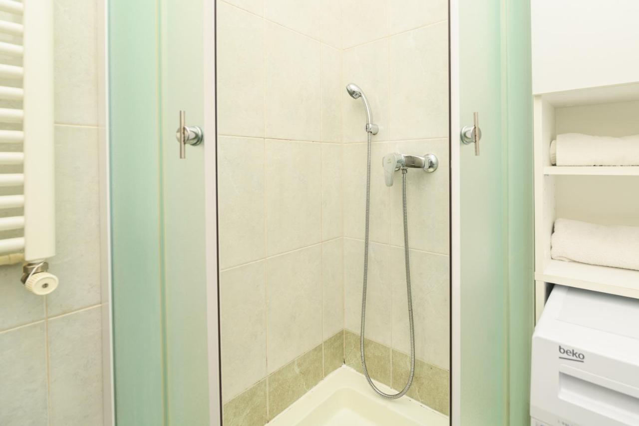 Apartmani Loreta Mali Lošinj Exteriör bild