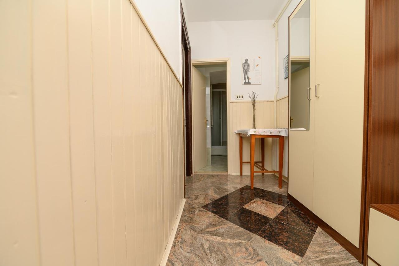 Apartmani Loreta Mali Lošinj Exteriör bild