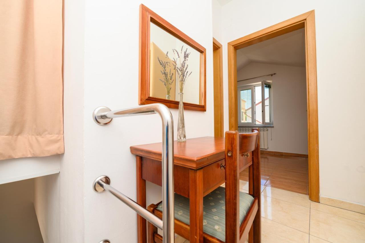 Apartmani Loreta Mali Lošinj Exteriör bild