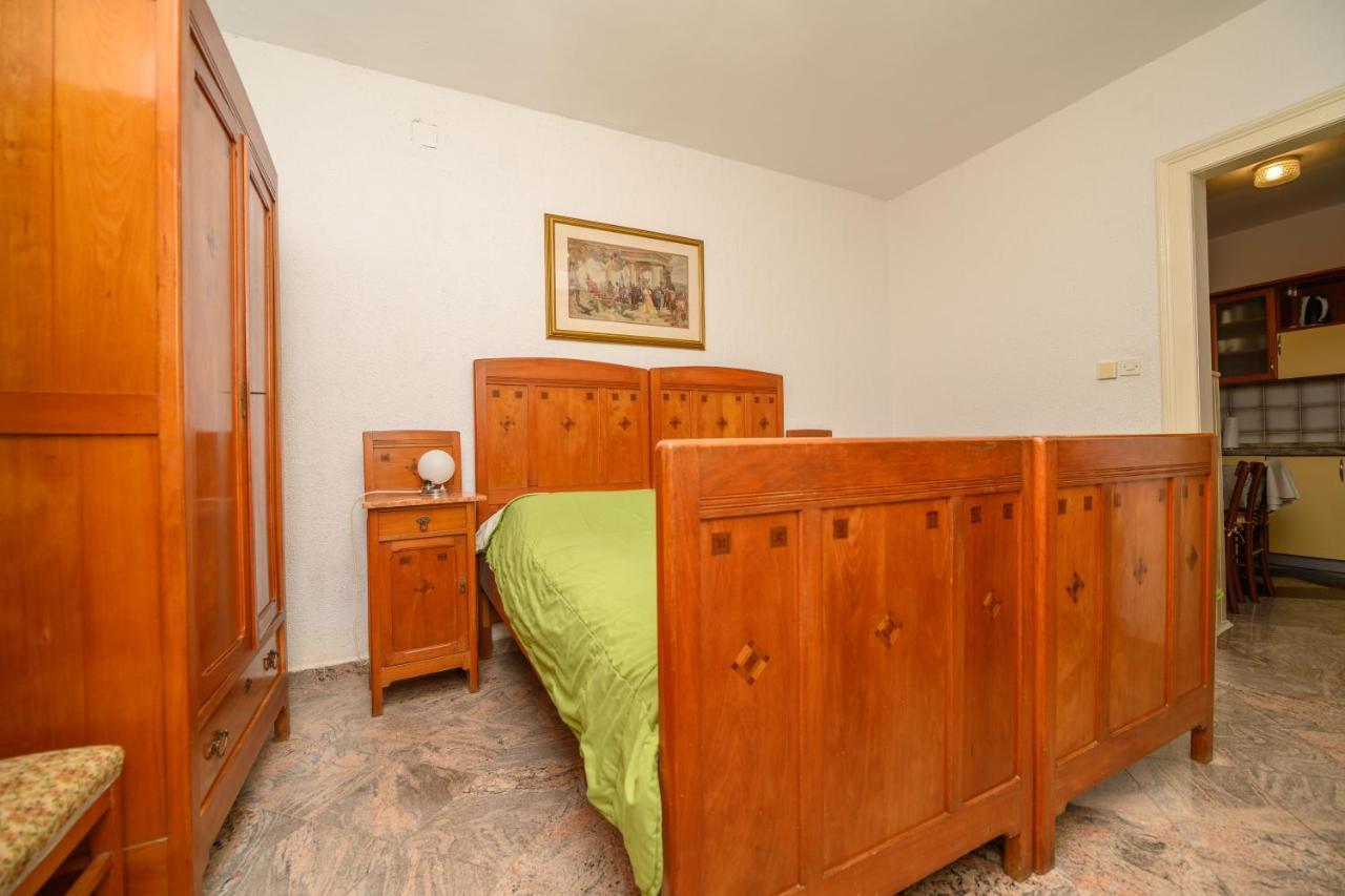 Apartmani Loreta Mali Lošinj Exteriör bild