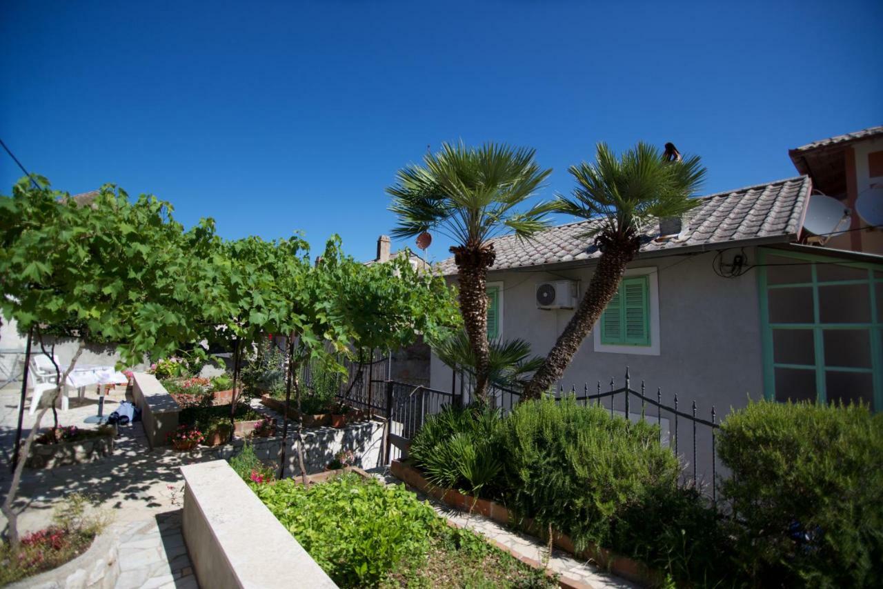 Apartmani Loreta Mali Lošinj Exteriör bild