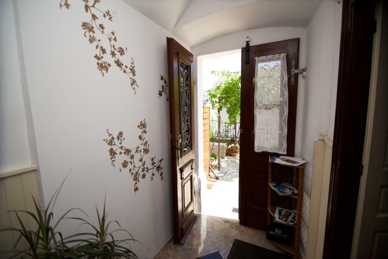 Apartmani Loreta Mali Lošinj Exteriör bild