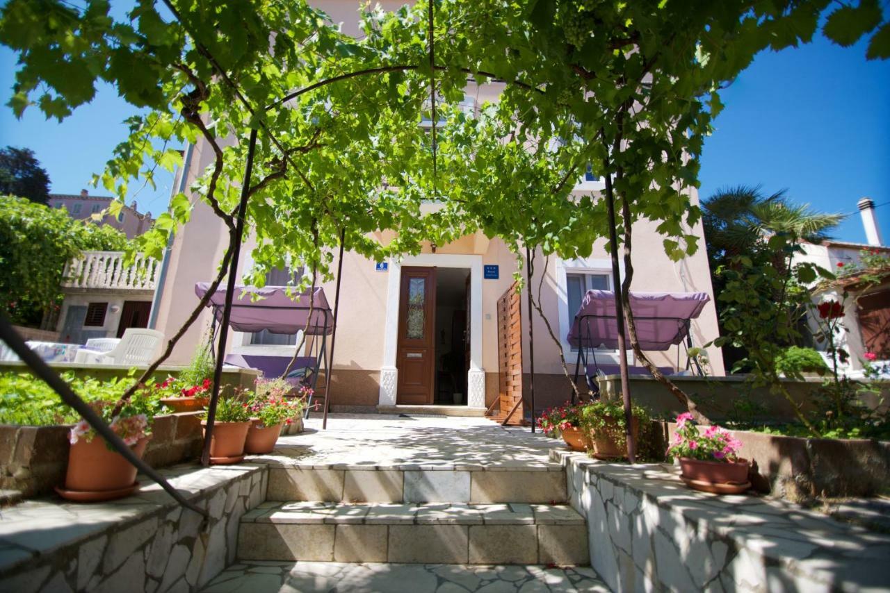 Apartmani Loreta Mali Lošinj Exteriör bild