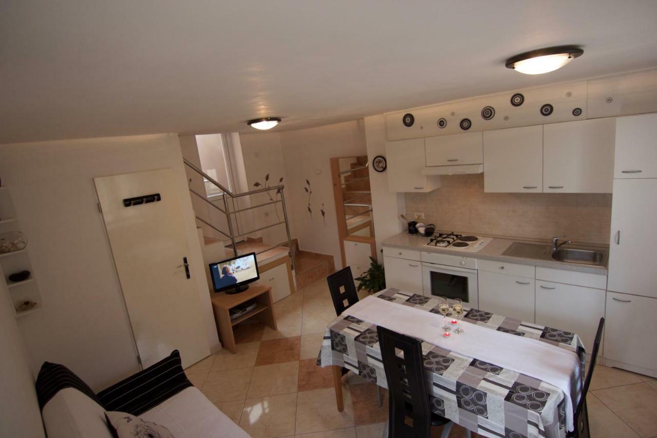 Apartmani Loreta Mali Lošinj Exteriör bild
