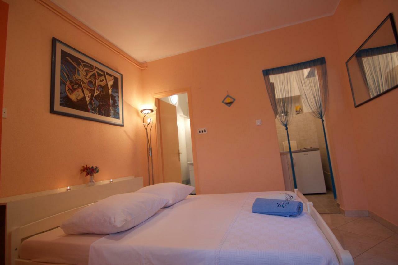 Apartmani Loreta Mali Lošinj Exteriör bild